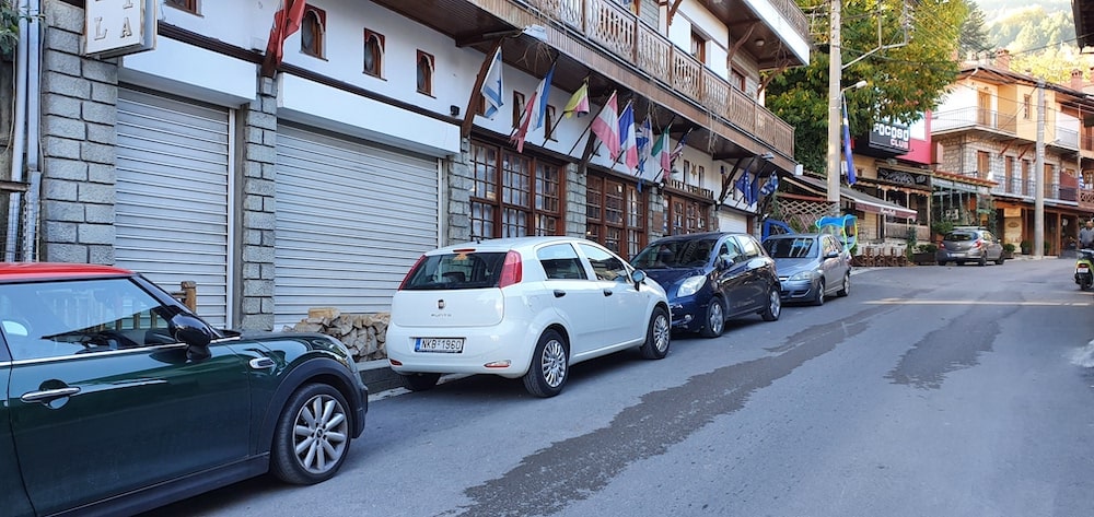 Аренда авто в Греции - паркуемся на улице